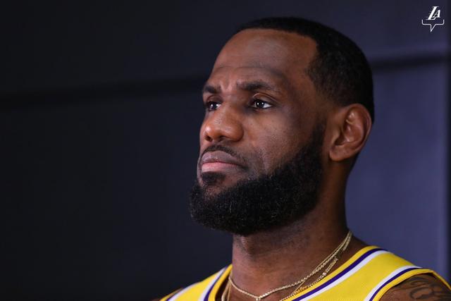 步行者大胜尼克斯32分 大比分追至2-2进天王山